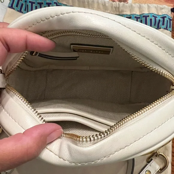 Tory Burch Kira crossbody - Picture 3 of 4